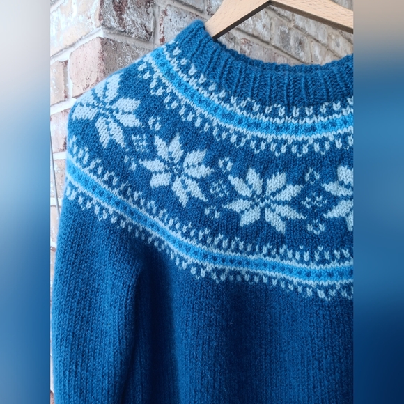 Handknit Wool Snowflake Fair Isle Sweater - Picture 4 of 7